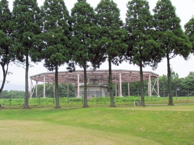 コース外に空港レーダーが見える